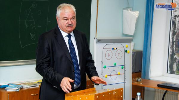 10 ноября в Академии хоккея выступил Владимир Анатольевич Плющев